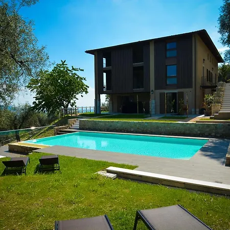 Cascina Varini Aparthotel 4*